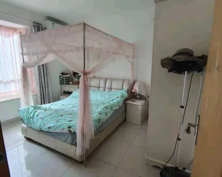 黄排小区4室2厅2卫朝南精装