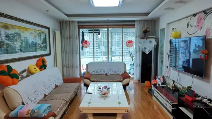 兰州路大小区 停车方便 带落地飘窗阳台