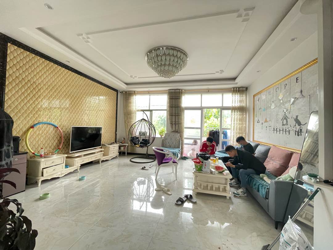 平舆和谐小区,小李庄自建房上下两层精装修240平90万，有宅基证4