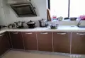 团结附近大三居室，带家具家电，院子里面停车方便！1