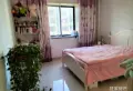 团结附近大三居室，带家具家电，院子里面停车方便！3