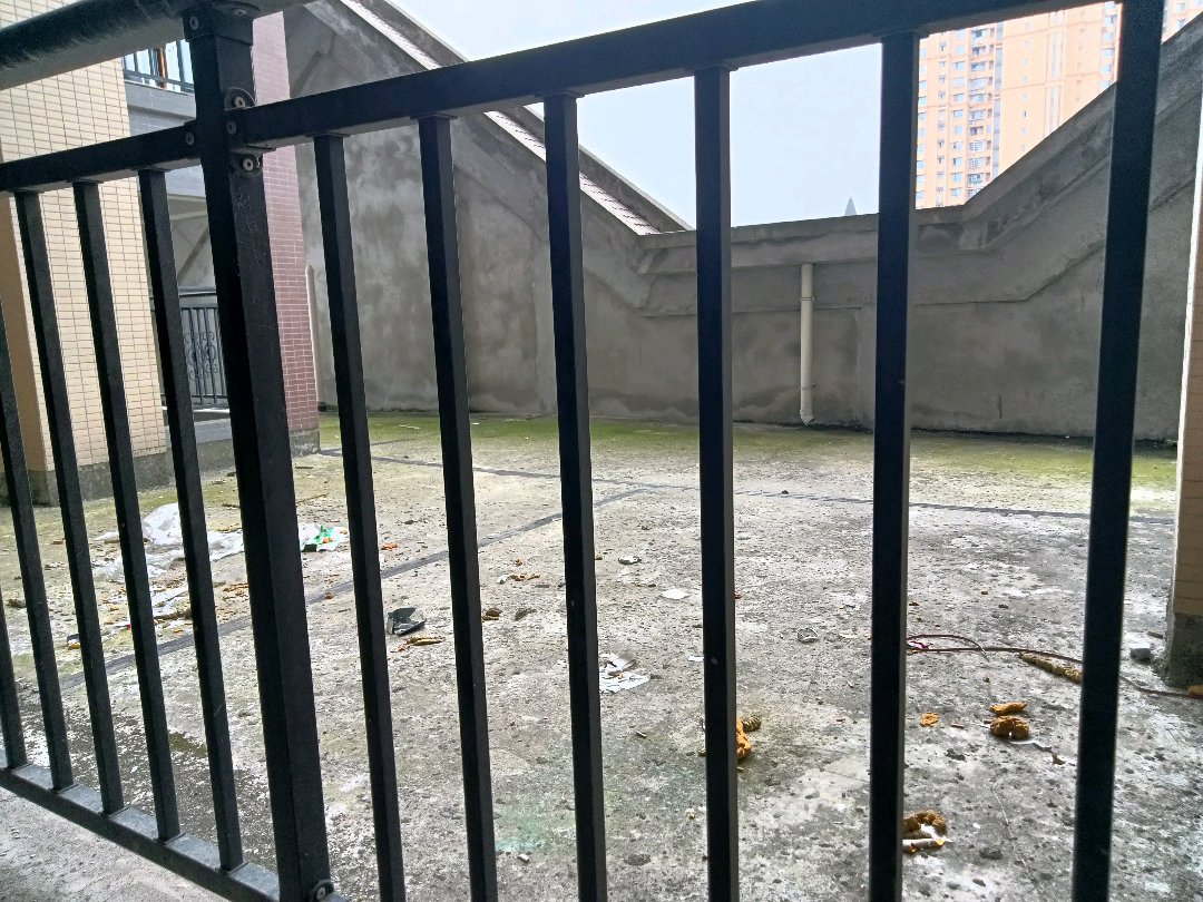西湖香榭国际,香榭国际 清水大三室带地下停车场 绿化好 品质小区 带大平台9