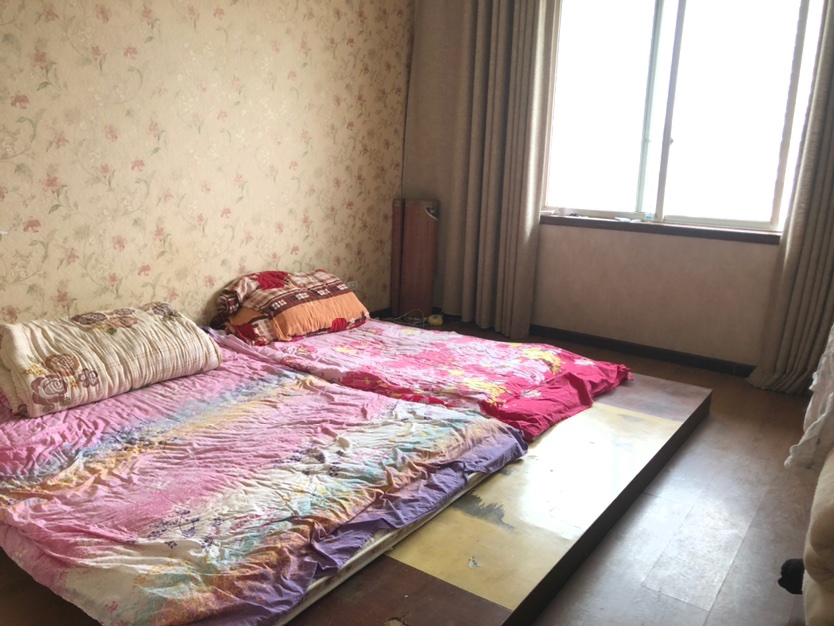 信业A,信业小区地段中心 大跃层带花园 3室精装修 视野开阔 户型通3