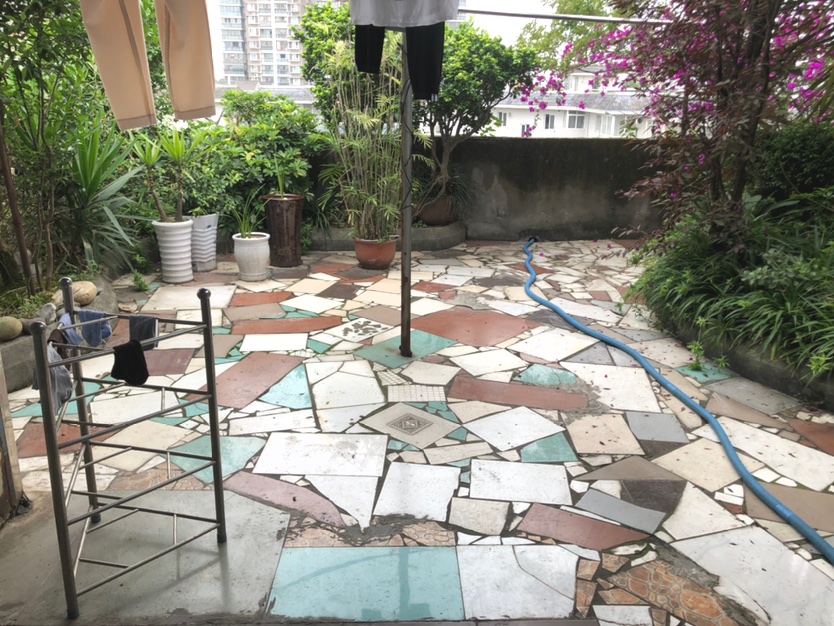 信业A,信业小区地段中心 大跃层带花园 3室精装修 视野开阔 户型通12