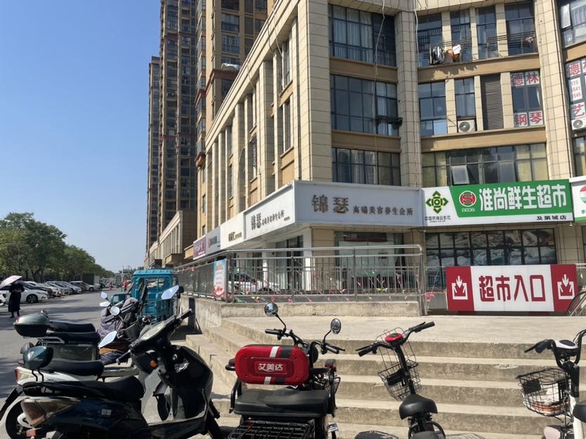 龙湖及第城,淮尚鲜生超市旁，临街旺铺，已隔三层，年租5万7