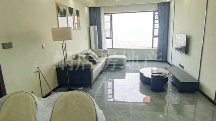 城中心购物方便，楼下就是彭山好的小学