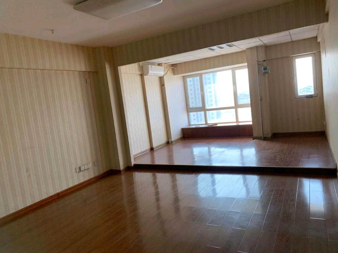 红星国际,红星国际电梯房可办公可居住一室一厅一卫精装木地板5