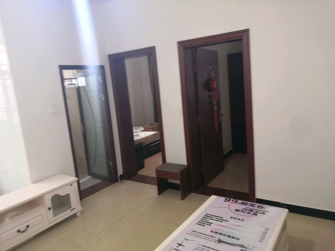 西小山,凤山书院旁，二居室精装修紫溪中学后大门口，房东诚心出租3