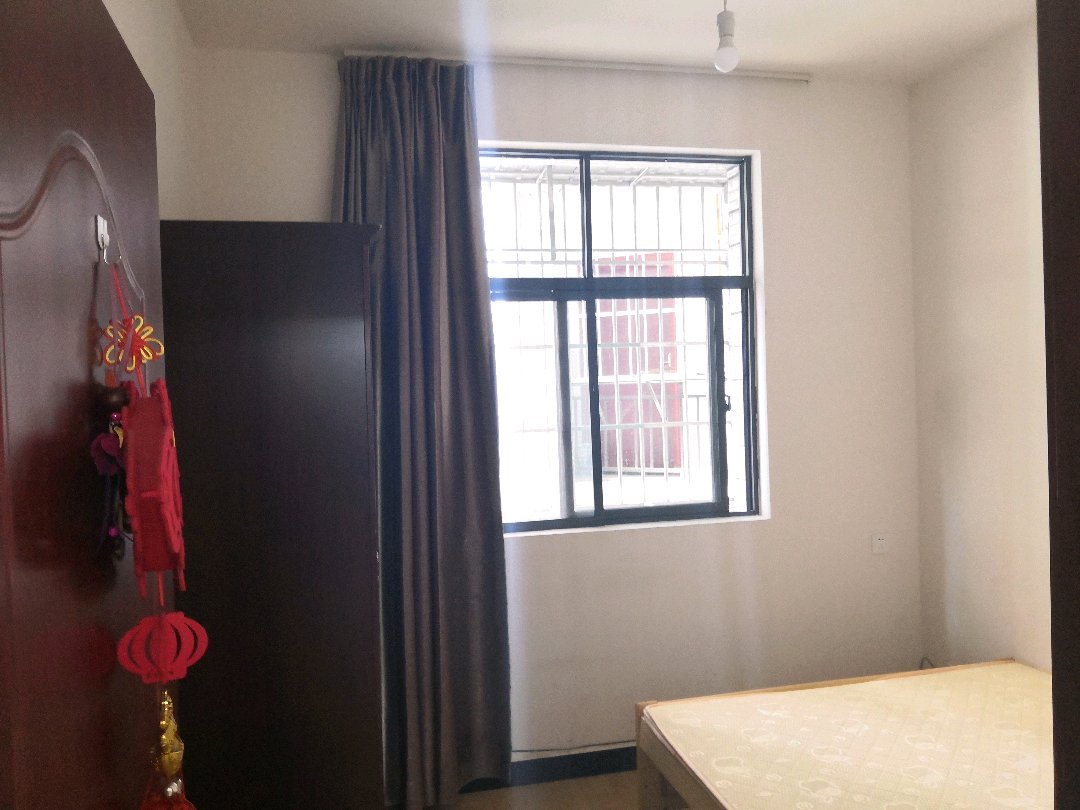 西小山,凤山书院旁，二居室精装修紫溪中学后大门口，房东诚心出租4