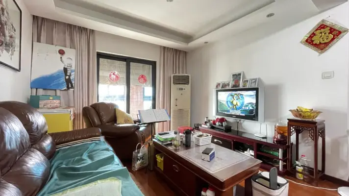 中城国际 精装两居室 赠送10平米阳台
