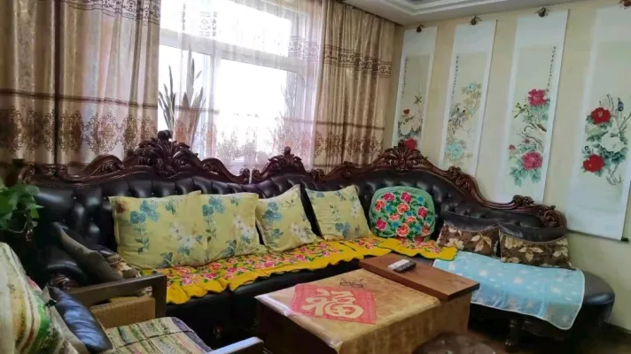 急售三室两卫，高档家具家电