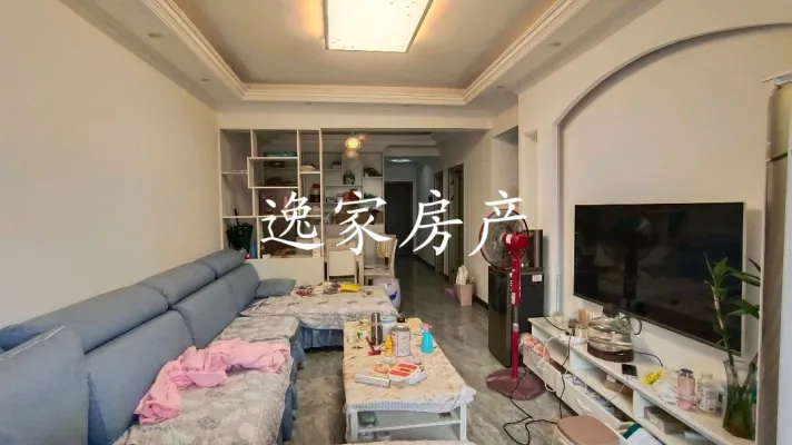 精装修 拎包入住地段位置好。。。