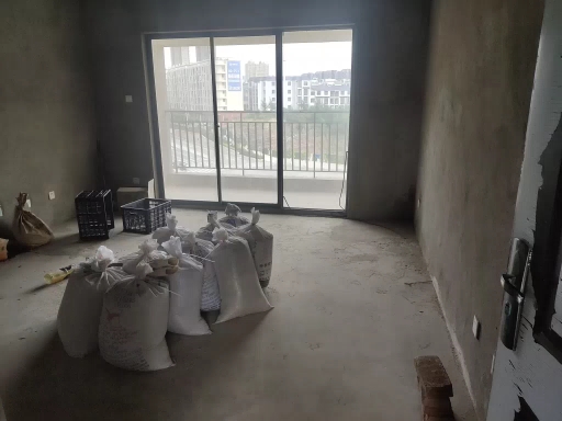 麒麟区西片区毛坯3室2厅2卫二手房出售1