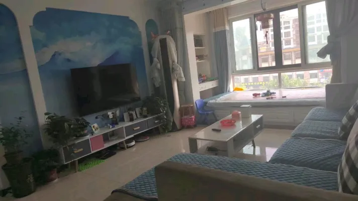 位置好，彩光好，停车放便，带储藏室