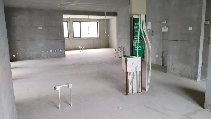绿城一楼复式158+100，带大院带地上车库