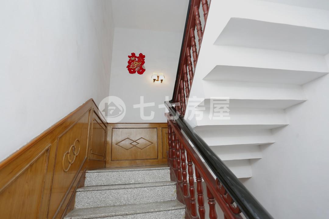 青山西街72号,体育广场附近栋房，位置好，出入方便13
