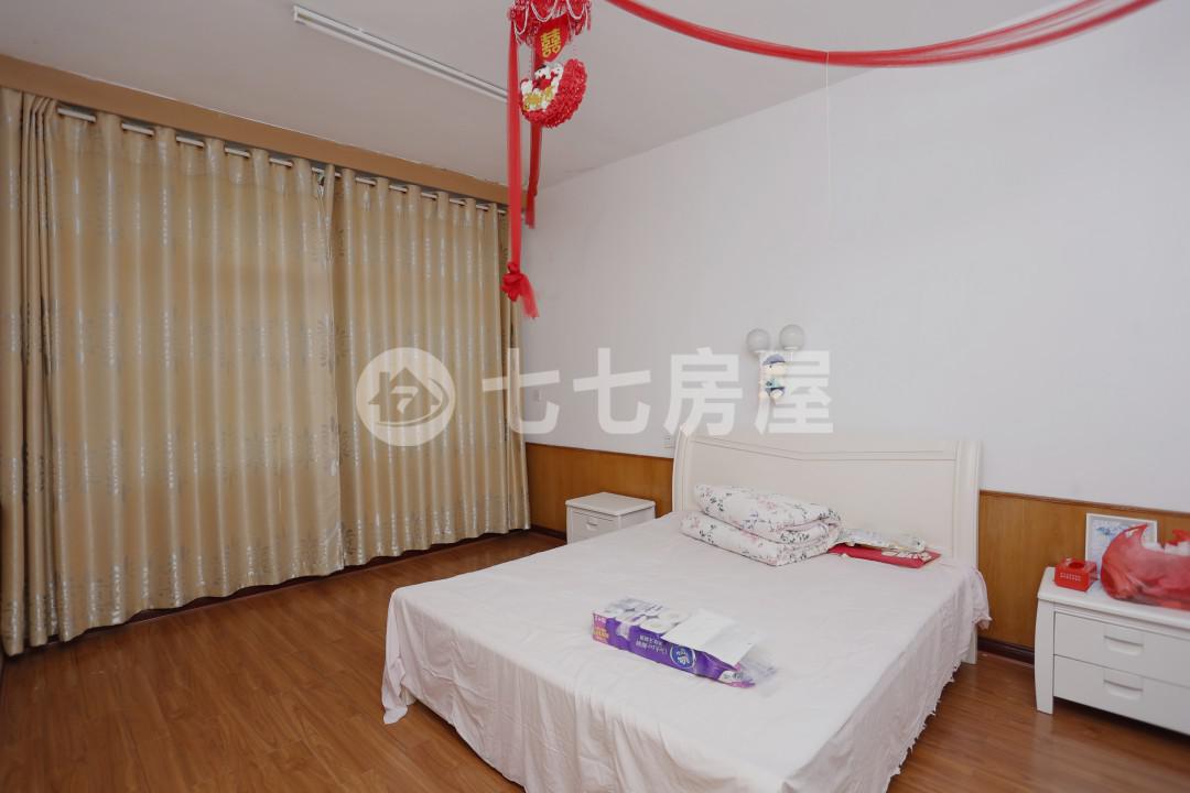 青山西街72号,体育广场附近栋房，位置好，出入方便15