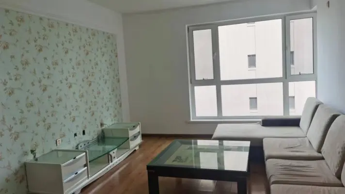 大社区，生活便利，3室2厅2卫1阳台2400元/月精装