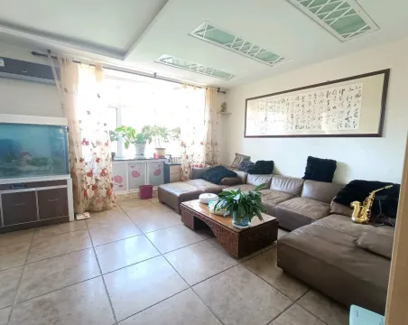 广汇花园3室3厅2卫朝南北精装