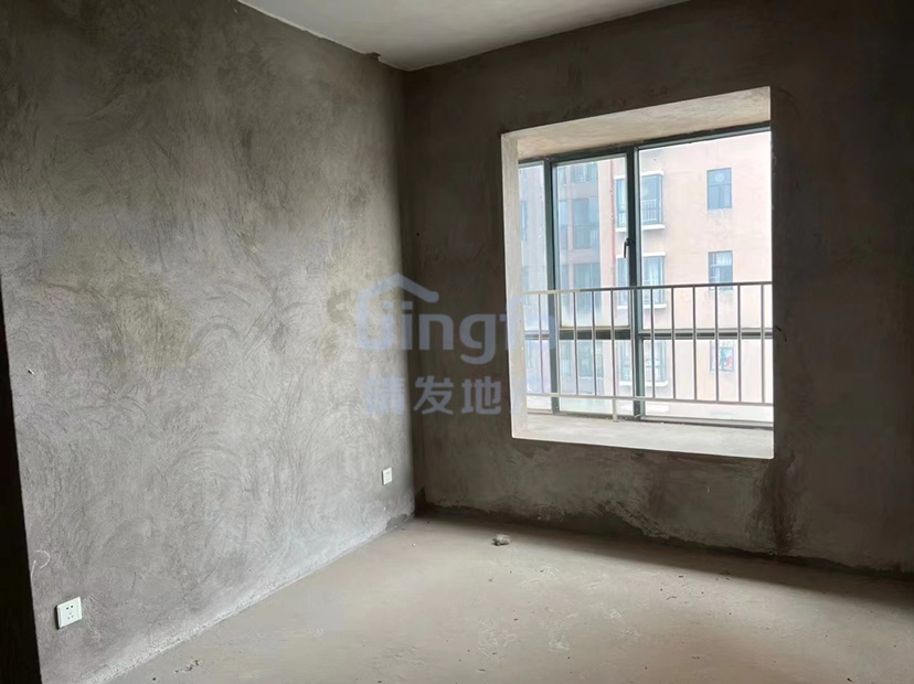麒麟区北片区毛坯3室2厅1卫二手房出售5