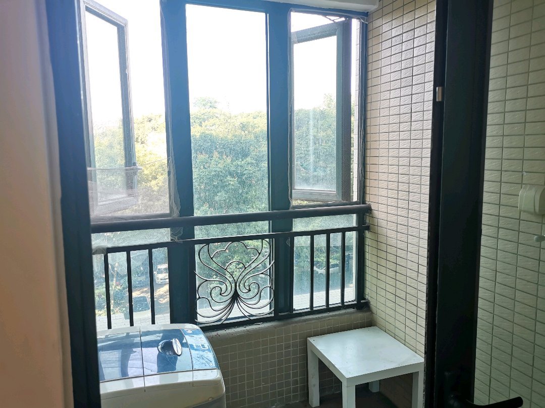 恒大绿洲,恒大绿洲一室家具家电齐全，拎包入住1200元／月2