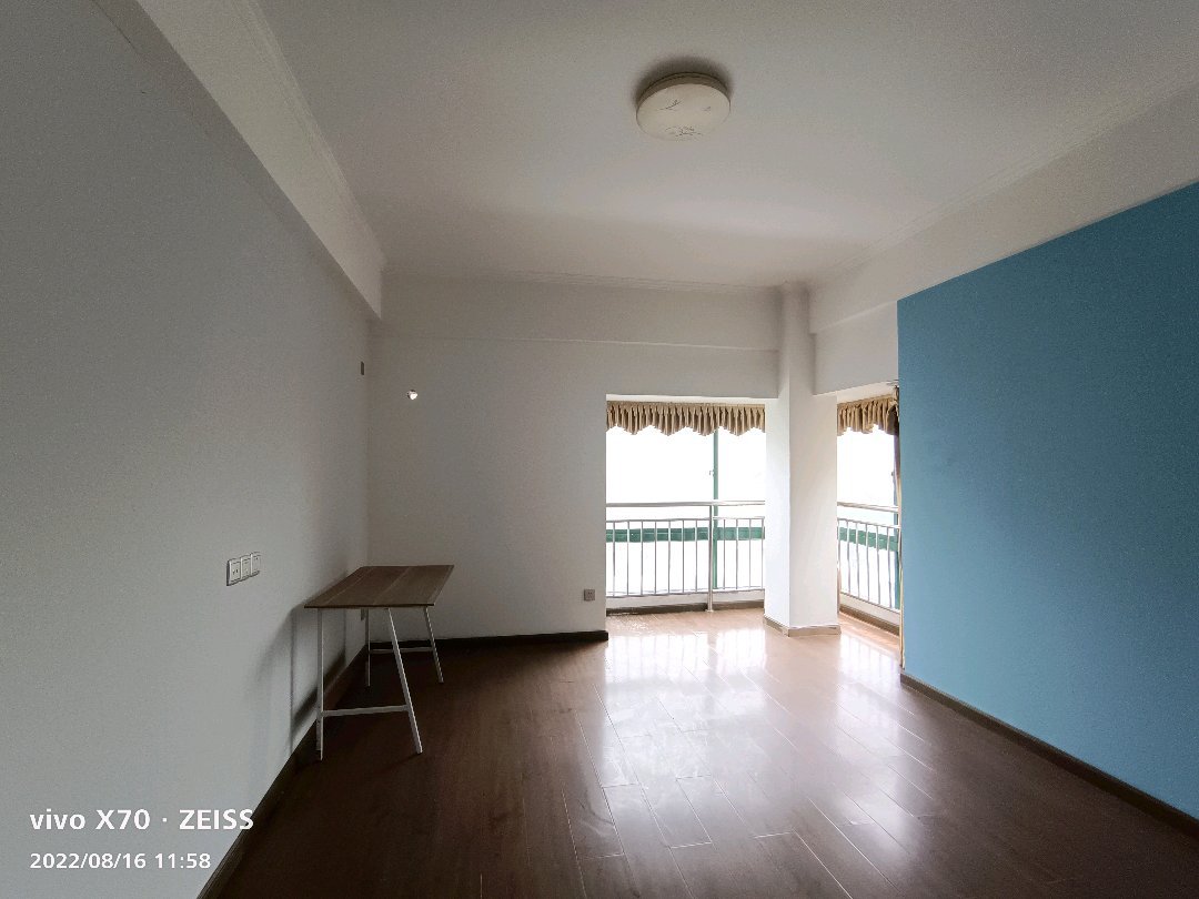 万富佳苑,精装3室两厅房屋优价出售。1