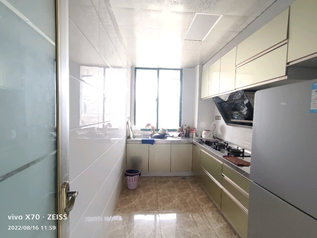万富佳苑,精装3室两厅房屋优价出售。8