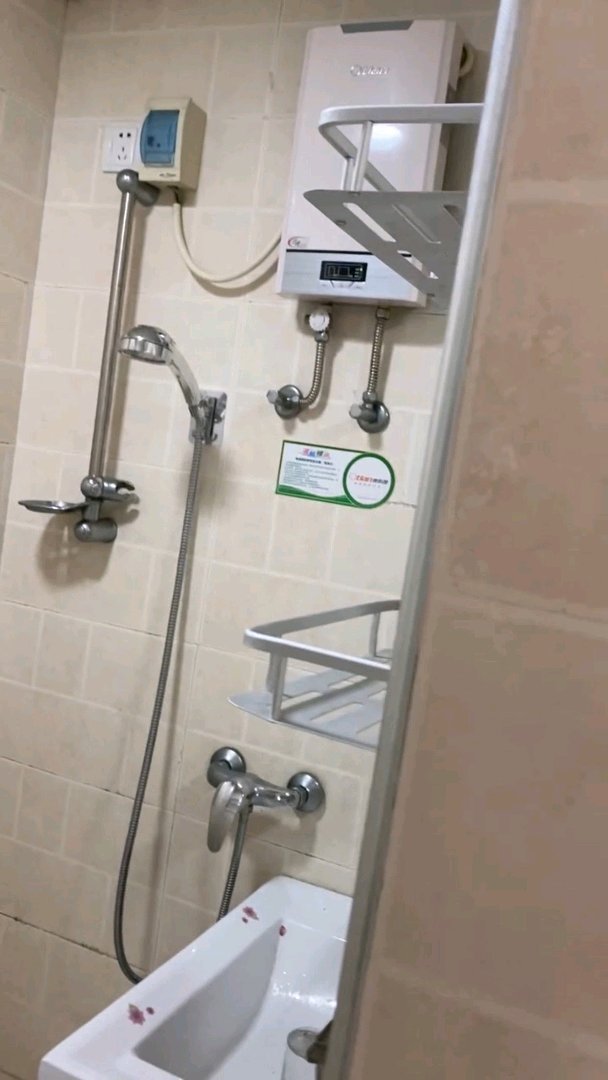 中地单间配套出租家具家电齐全拎交通免费看房拎包入住-中地滨江国际二手房价