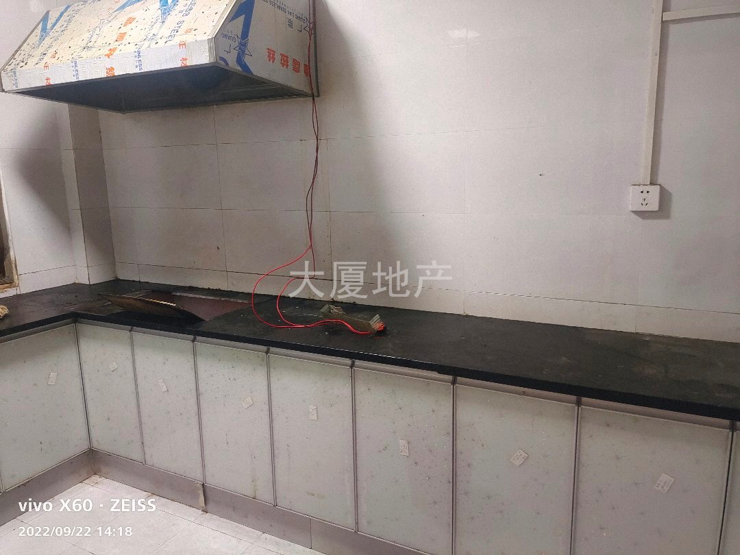 工贸新天地,工贸旁，万丰路电力街转盘附近精装两室出租，一楼出行方便，8