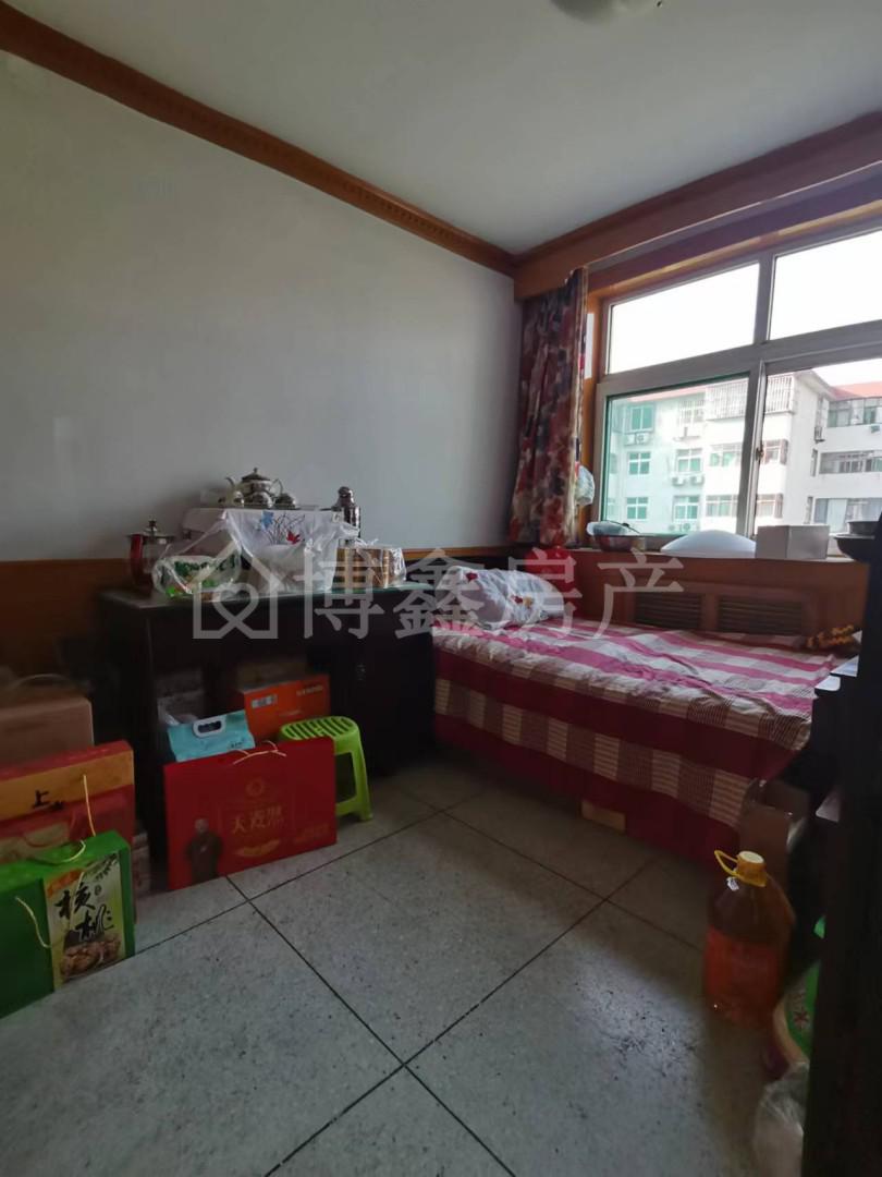 春光小区东区,春光东区，中间楼层南北通透，金典大三居。5