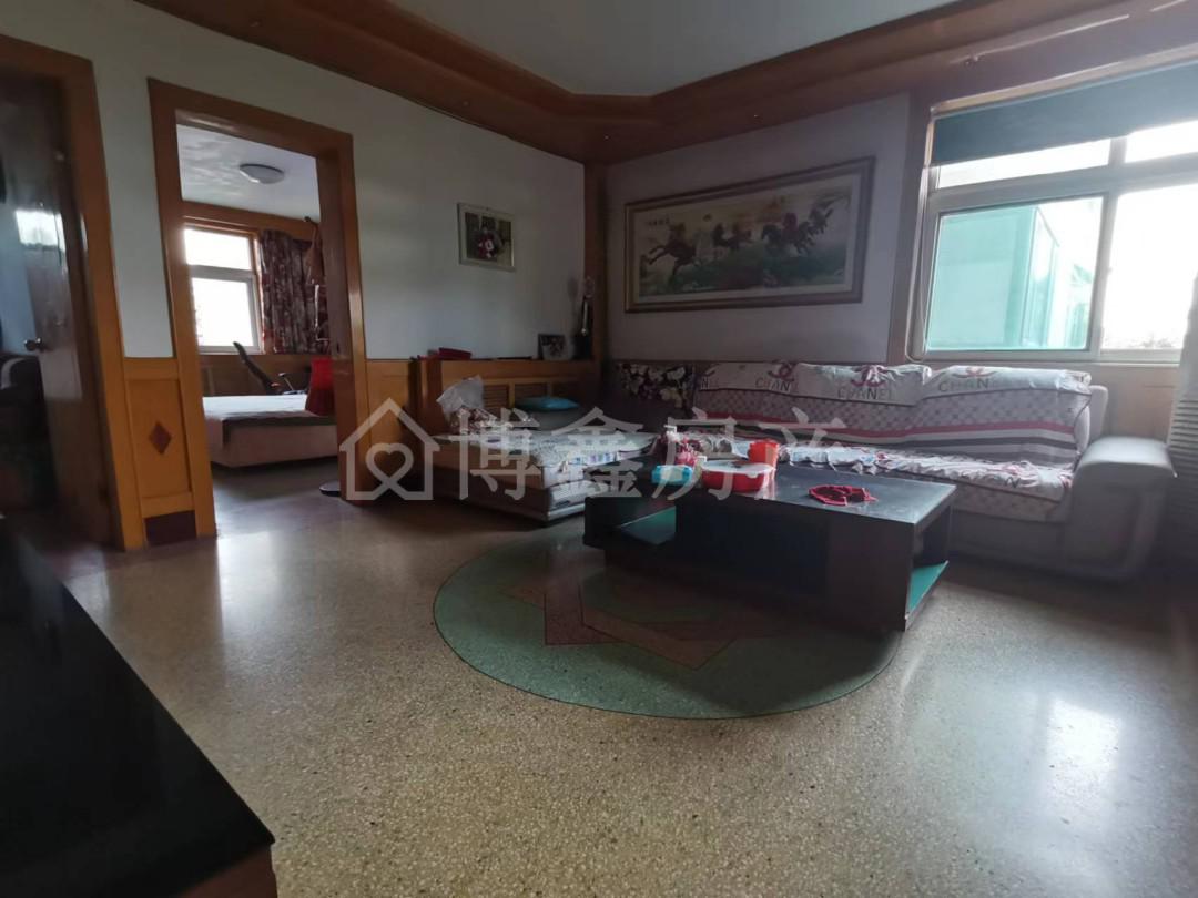春光小区东区,春光东区，中间楼层南北通透，金典大三居。3