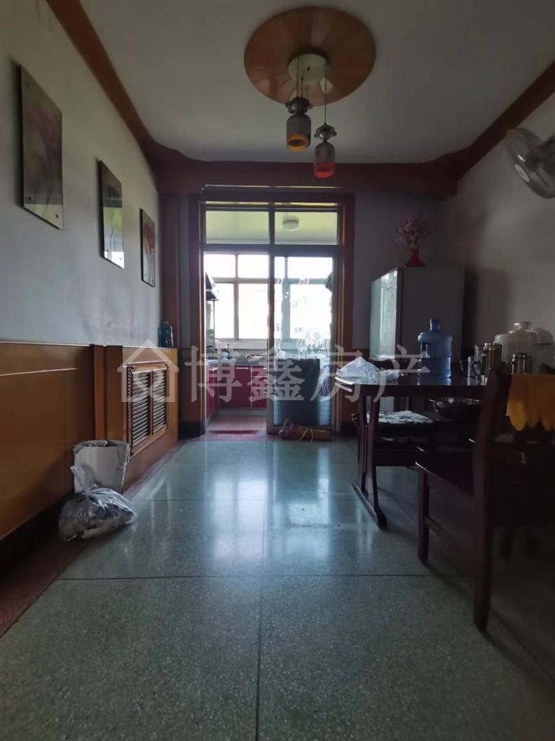 春光小区东区,春光东区，中间楼层南北通透，金典大三居。6