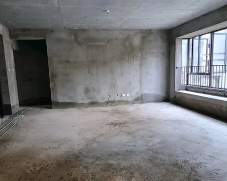 格林天城4室2厅3卫朝南北毛坯
