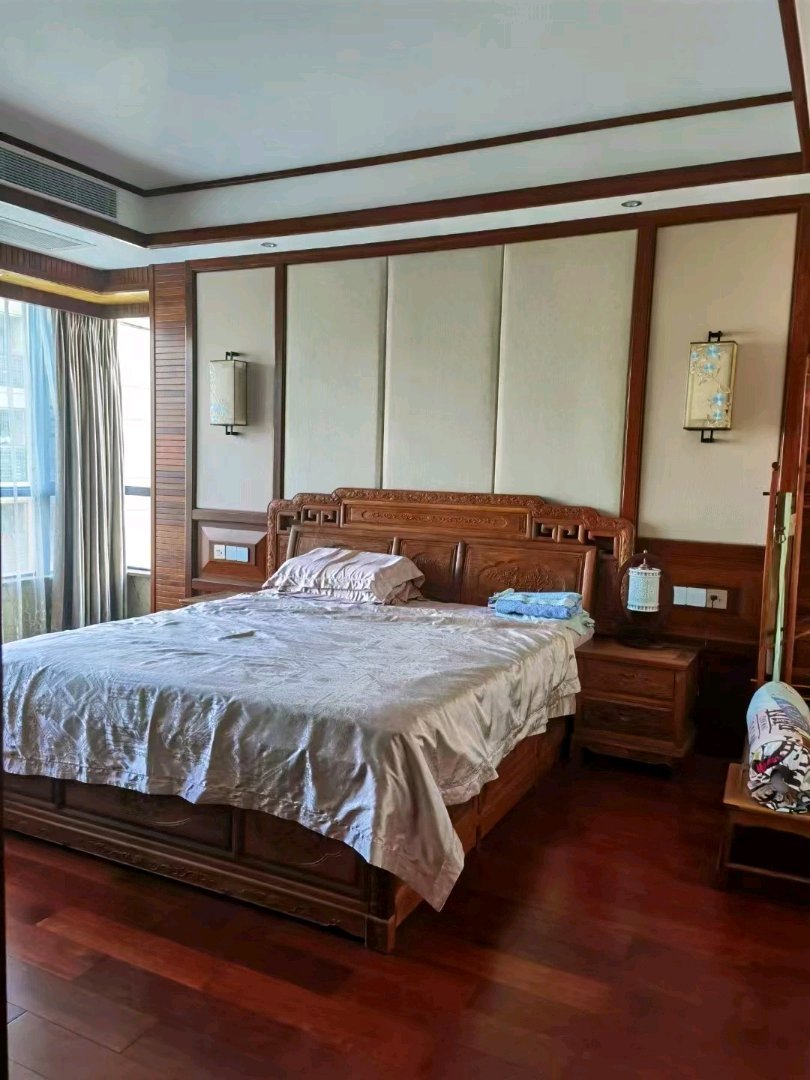 壹江南,壹江南高层望江！望花园精装四房三卫239平，带两个车位岀2