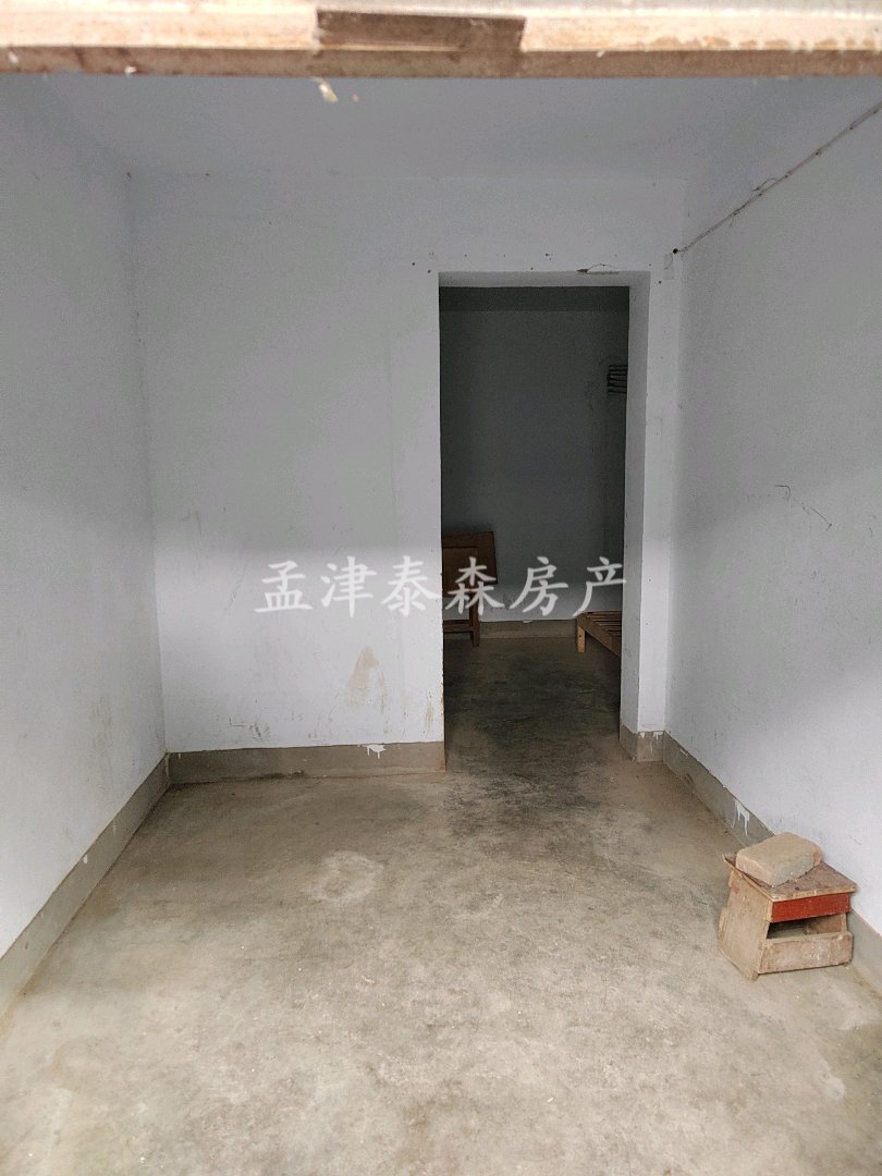 孟津县西苑小区,廉zu房，有收据。楼下有一二十平左右车库（里外间）6
