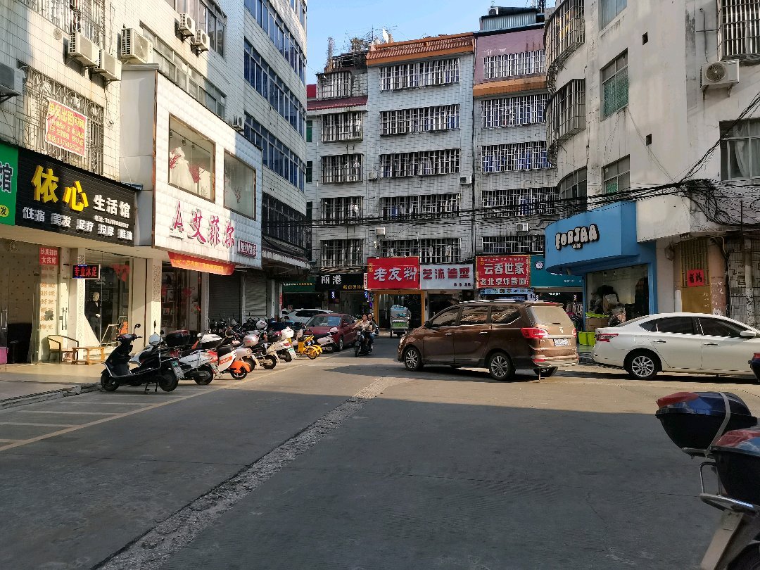 凤凰商贸城,市中心，占天占地商铺19