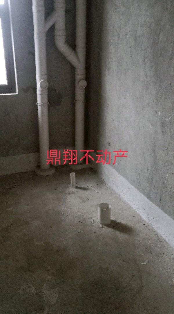 悦成御园,悦成御园毛胚房证没做，有车位，顶楼房，2年内7