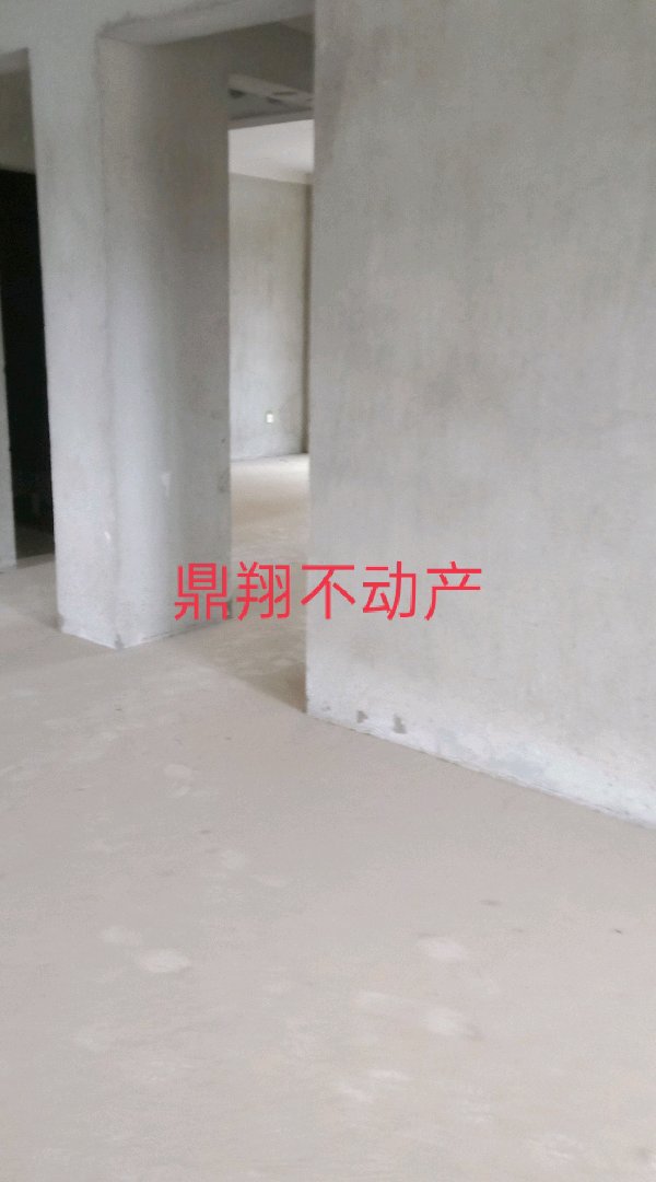 悦成御园,悦成御园毛胚房证没做，有车位，顶楼房，2年内6
