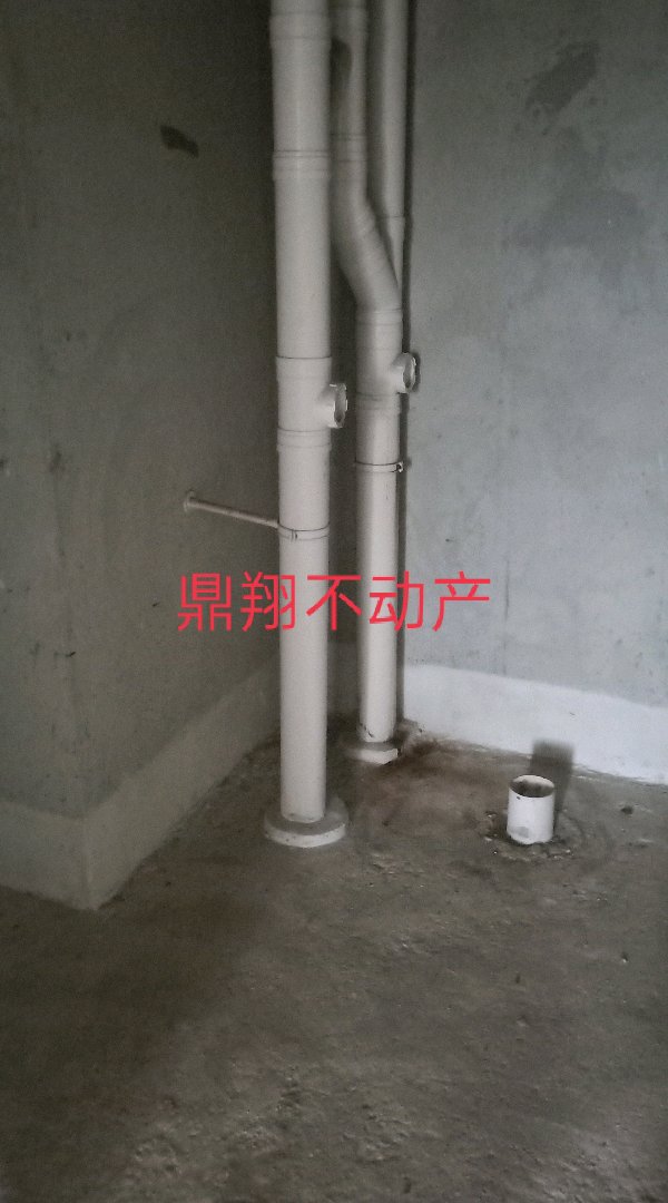 悦成御园,悦成御园毛胚房证没做，有车位，顶楼房，2年内5