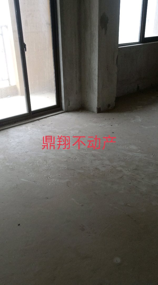 悦成御园,悦成御园毛胚房证没做，有车位，顶楼房，2年内1