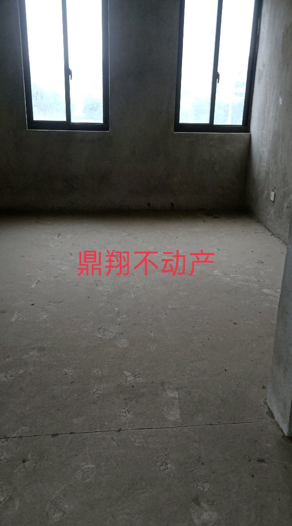 悦成御园,悦成御园毛胚房证没做，有车位，顶楼房，2年内3