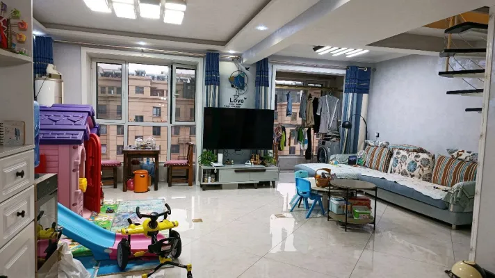 急售金山首府位置佳，带跃层