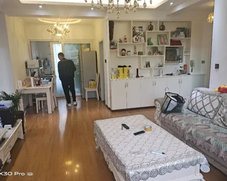翠云阁3室2厅1卫朝南北精装