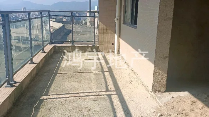 山水国际全新毛坯南北通透稀有四室两厅近公园学校出售