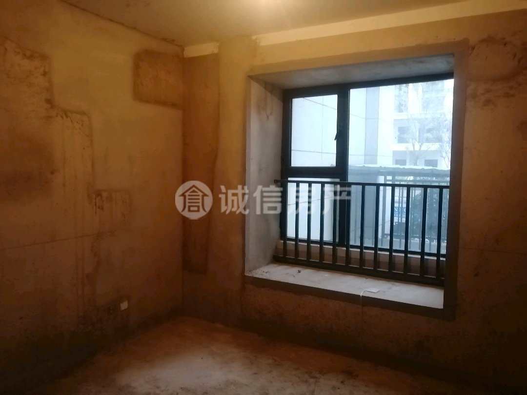 天元府,天元府 毛坯四室两厅两卫 一楼有院 房主诚心出售10