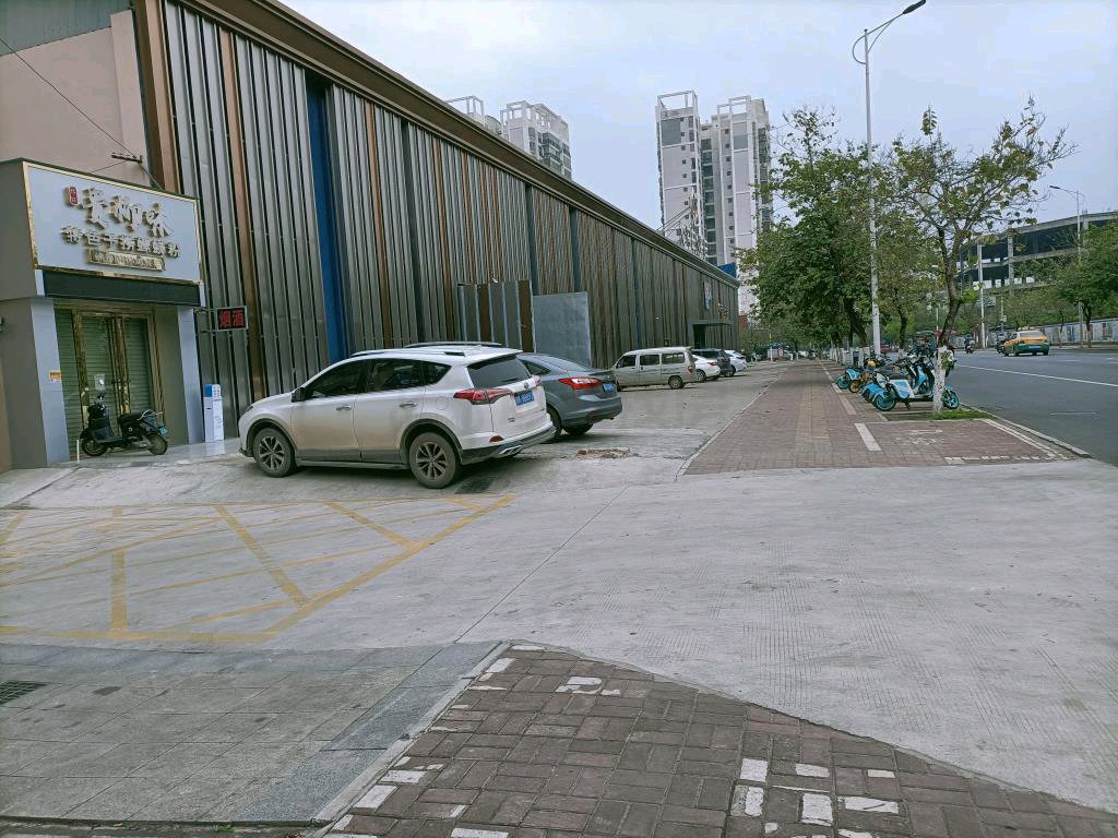 迎宾华府,急售迎宾华府3层商铺，正街铺面，入手即可收租12