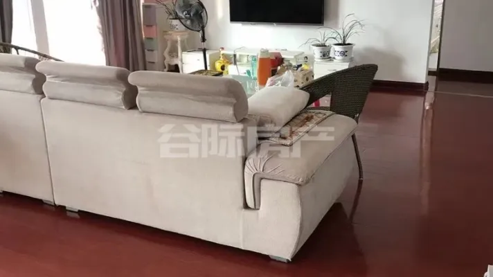 带车位，楼层好 精装修拎包入住。