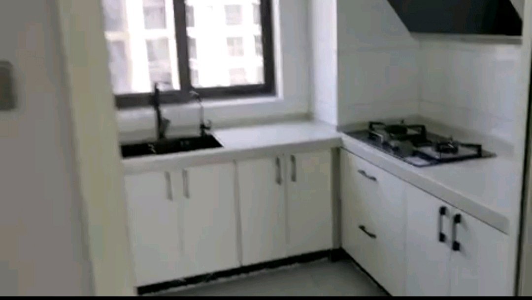 绿城桐华郡,绿城桐华郡好房出售！此房两证全！房主急售，价格可议！11