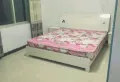 周大生旁边补衣服那里上楼，左手边上楼，房子33年了7