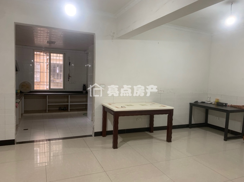 高滩坝小区,精品好房，高滩坝小区3室2厅2卫1阳台，房主急售8